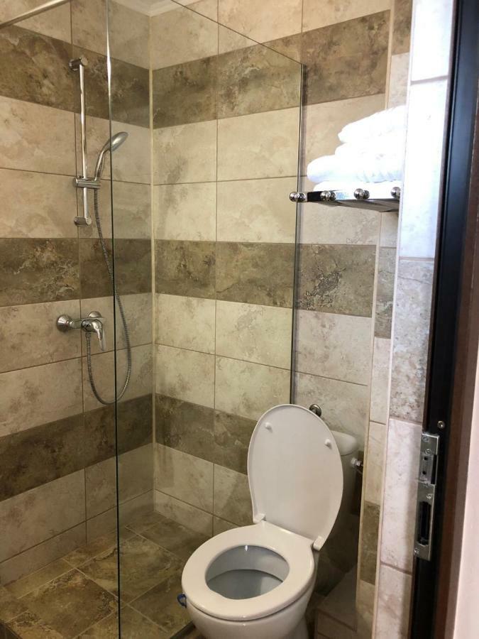 מלון קוסטינסטי Eden Blue מראה חיצוני תמונה
